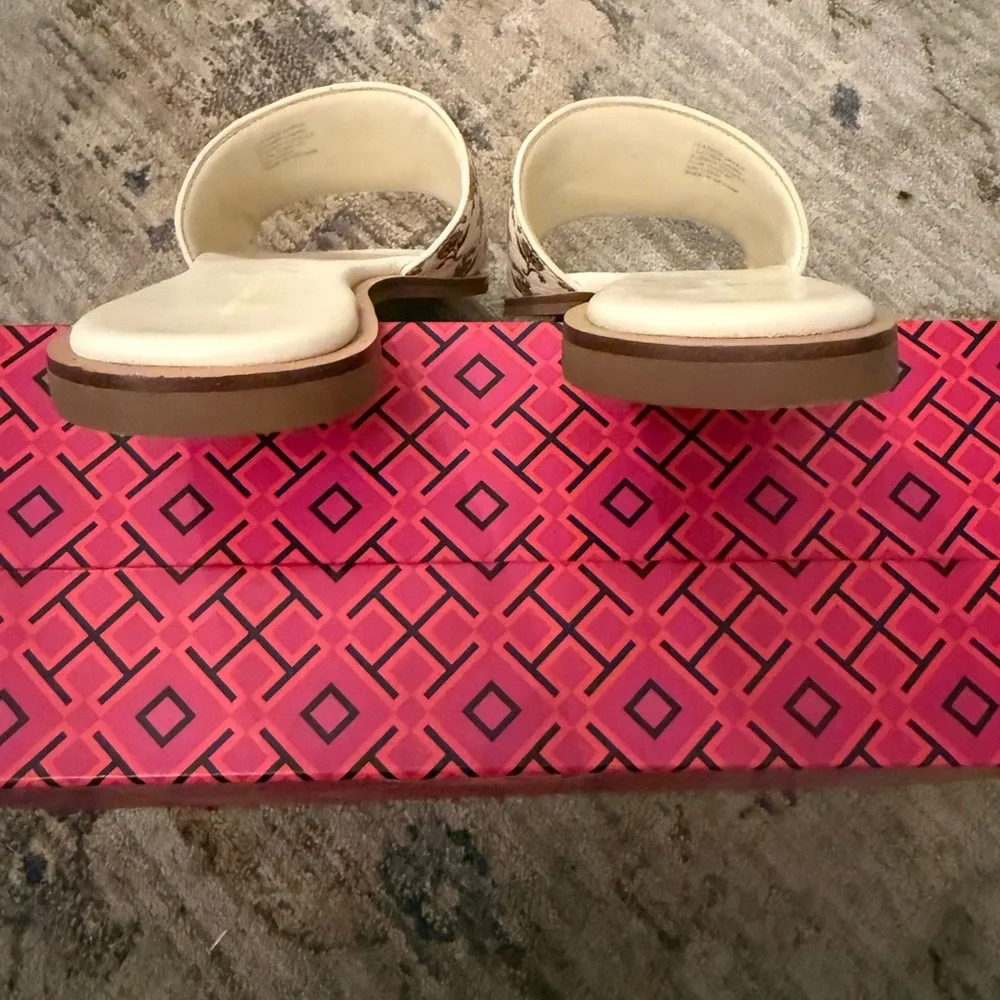Tory Burch Everly Women's Slides in Curty Ditsy - Picture 4 of 6